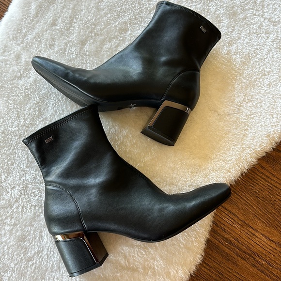 Nwob. DKNY boots. Napa classic booties - Picture 8 of 14